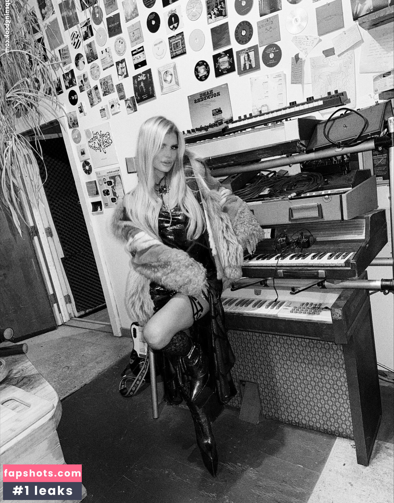 Jessica Simpson gallery photo #6