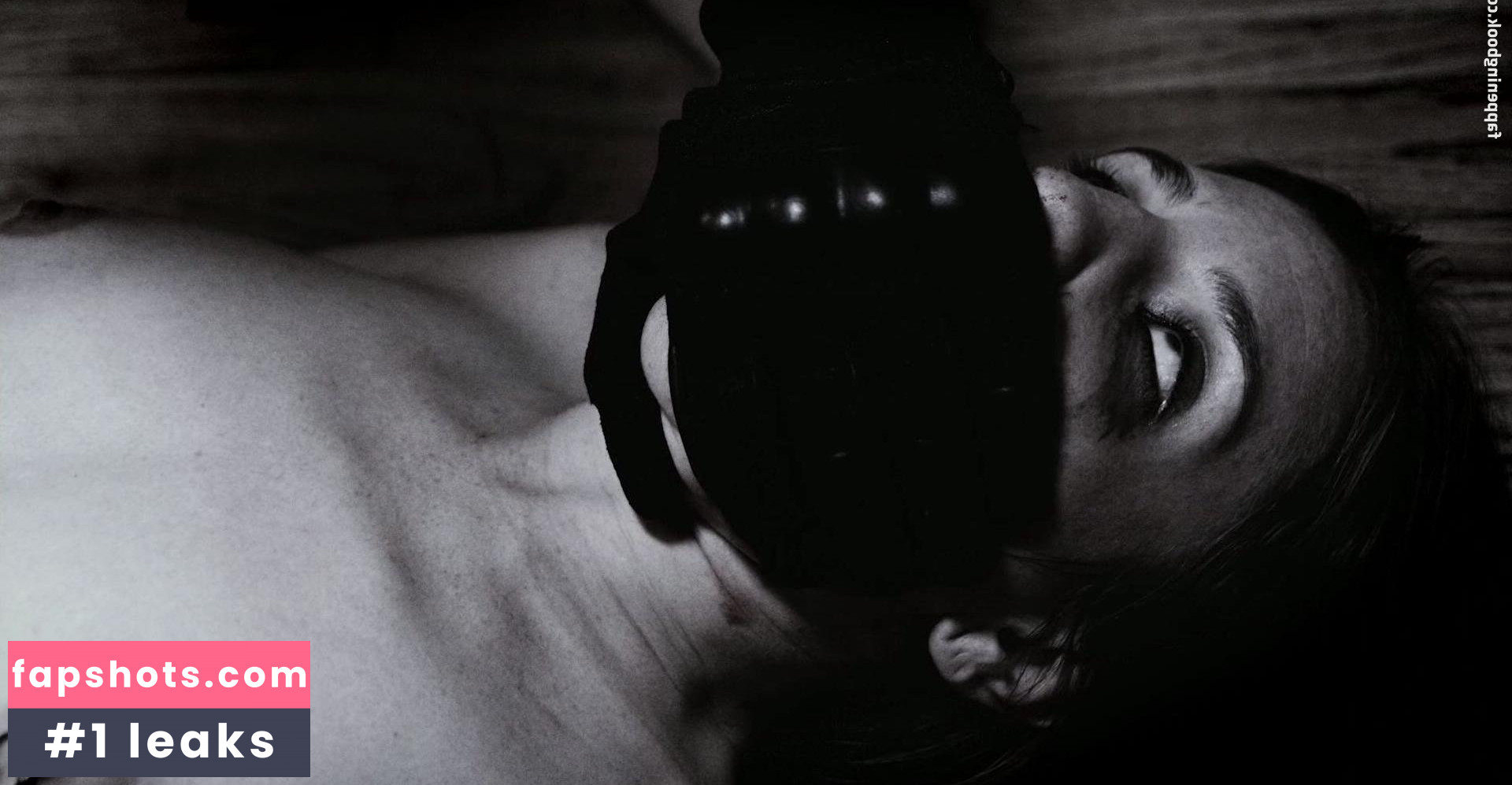 Jessica Wallier nude babe gallery