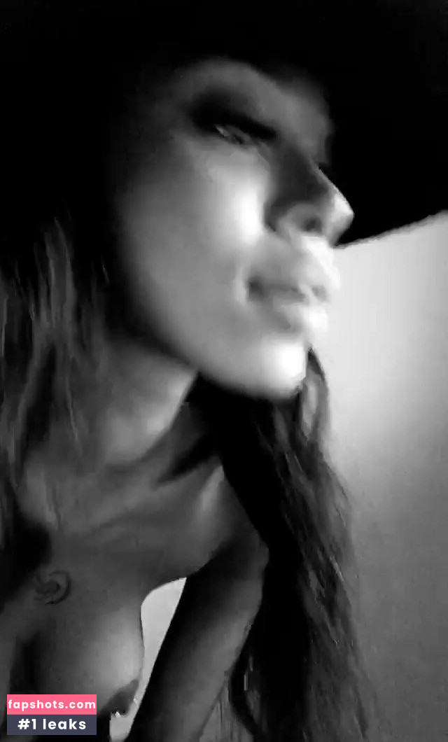 Jessica White gallery photo #7