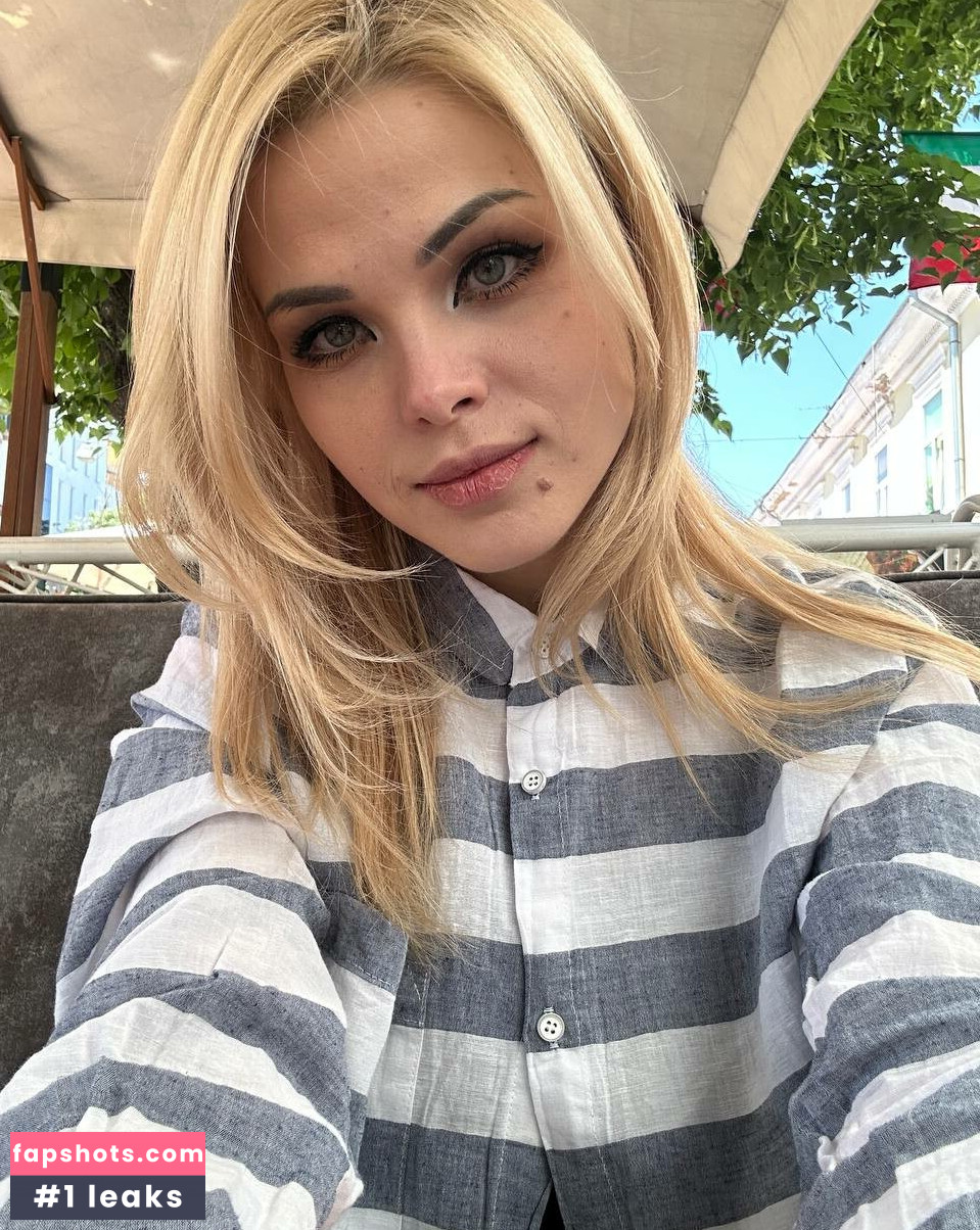 Jessiccaburns gallery photo #30