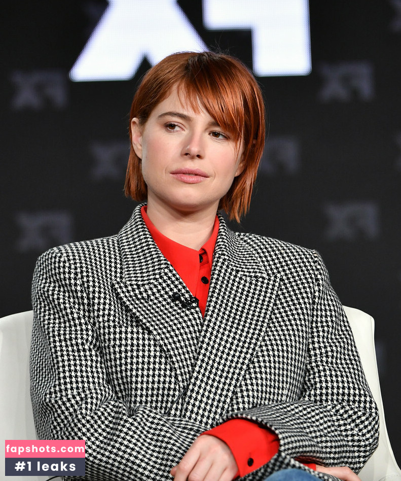 Jessie Buckley gallery photo #38