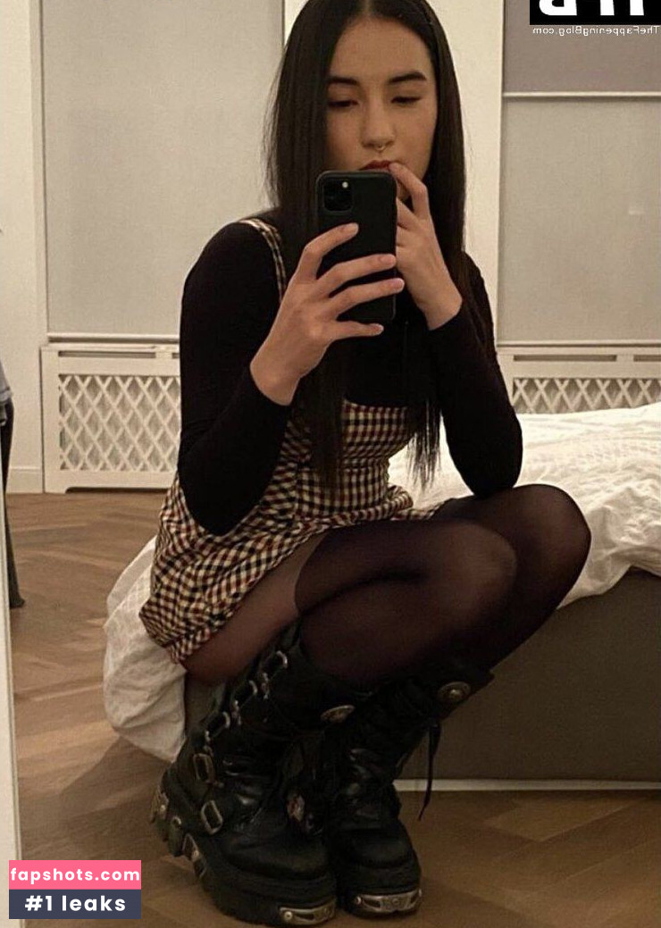 Jessie Mei Li gallery photo #6