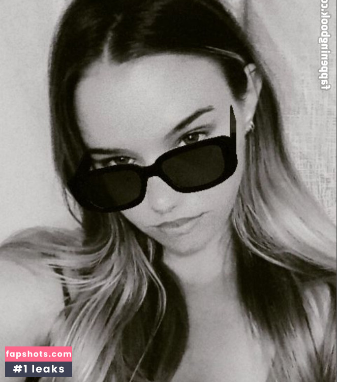 Jessie Venner nude babe gallery