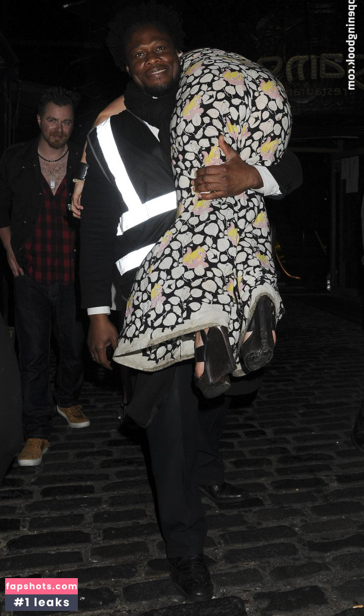 Jessie Wallace gallery photo #30