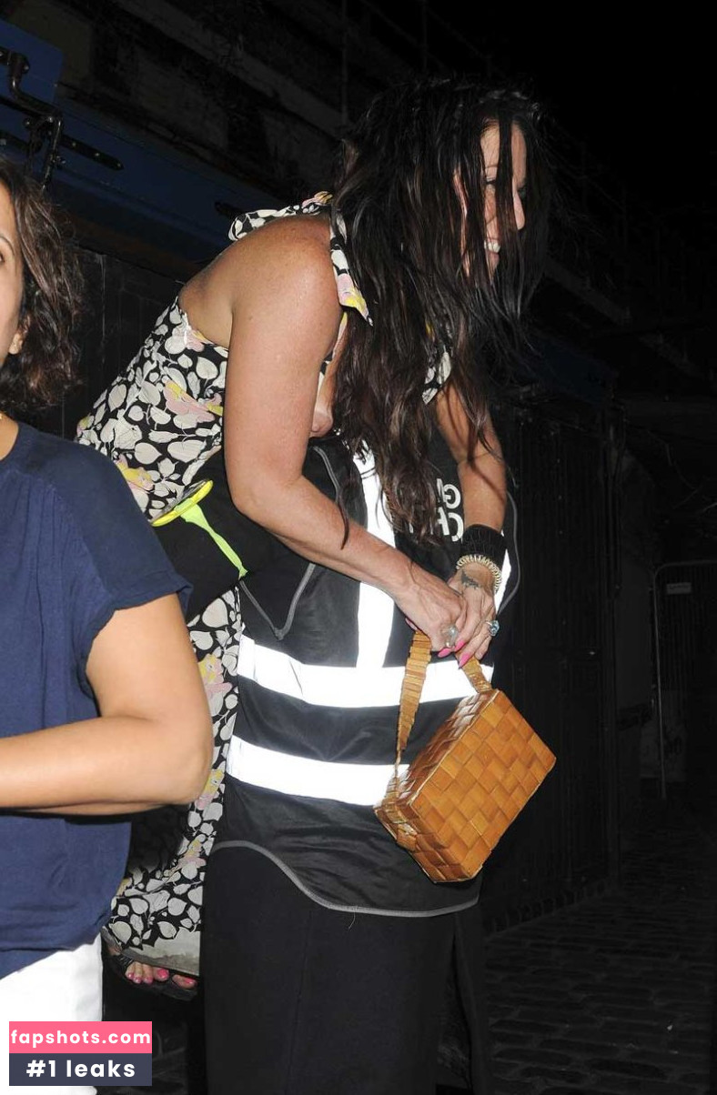 Jessie Wallace gallery photo #32