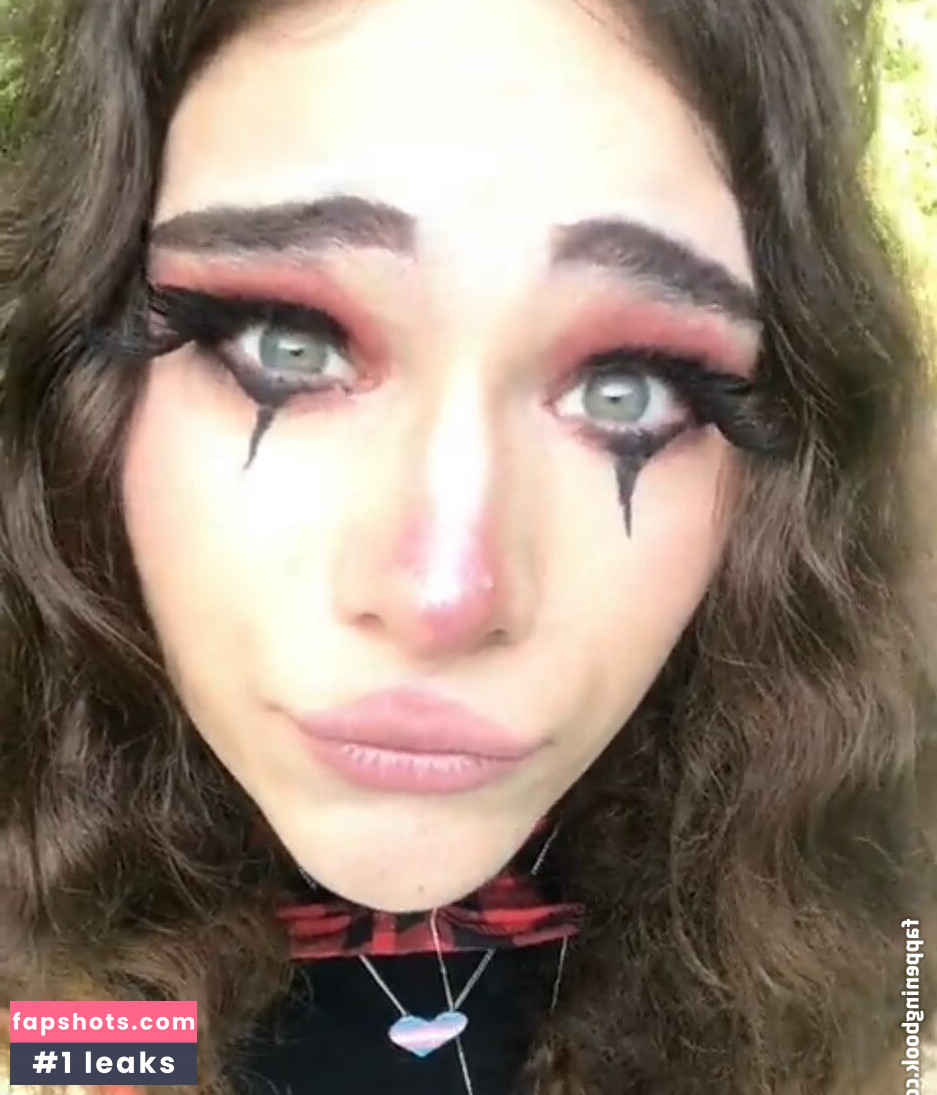 Jessy Bells nude babe gallery