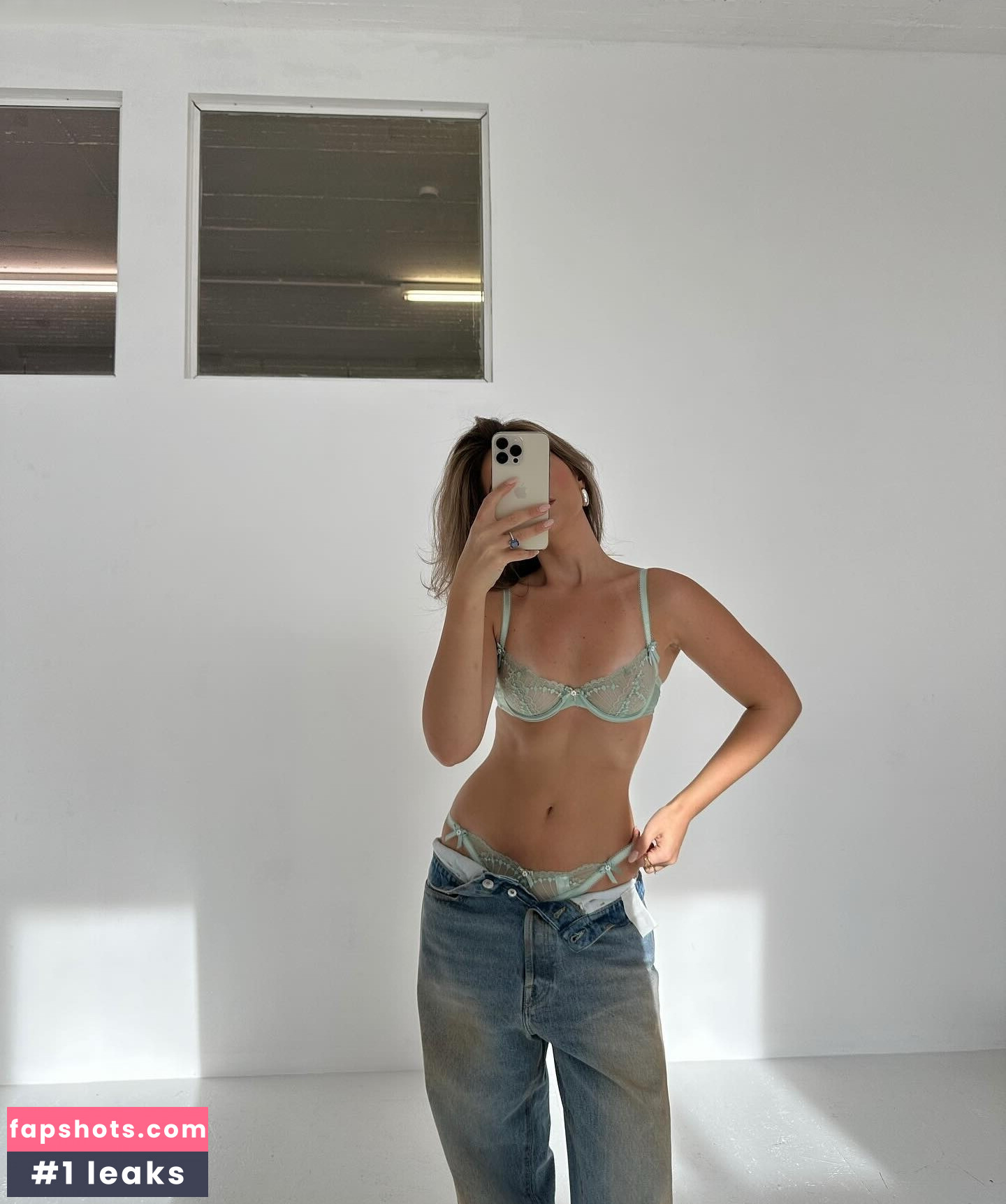 Jessy Hartel gallery photo #25