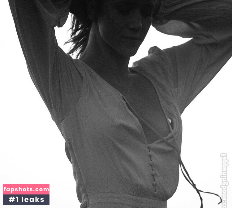 Jessy Schram gallery photo #13