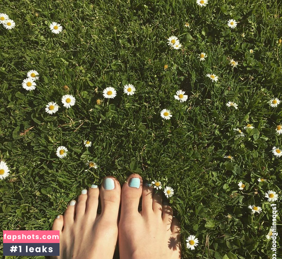 Jessy Schram gallery photo #16