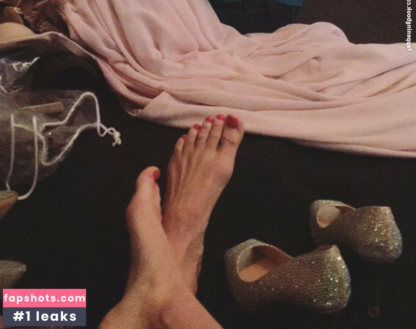 Jessy Schram gallery photo #3