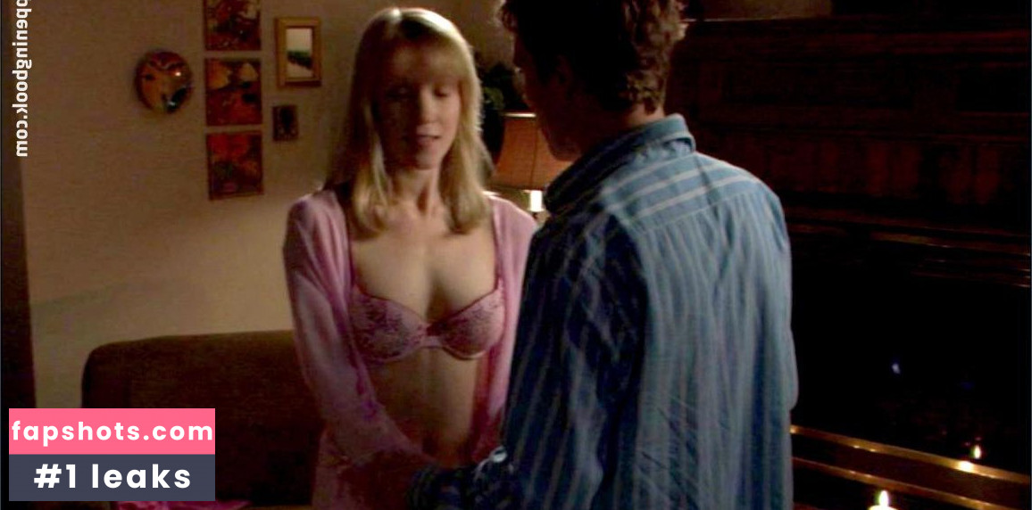 Jessy Schram gallery photo #66