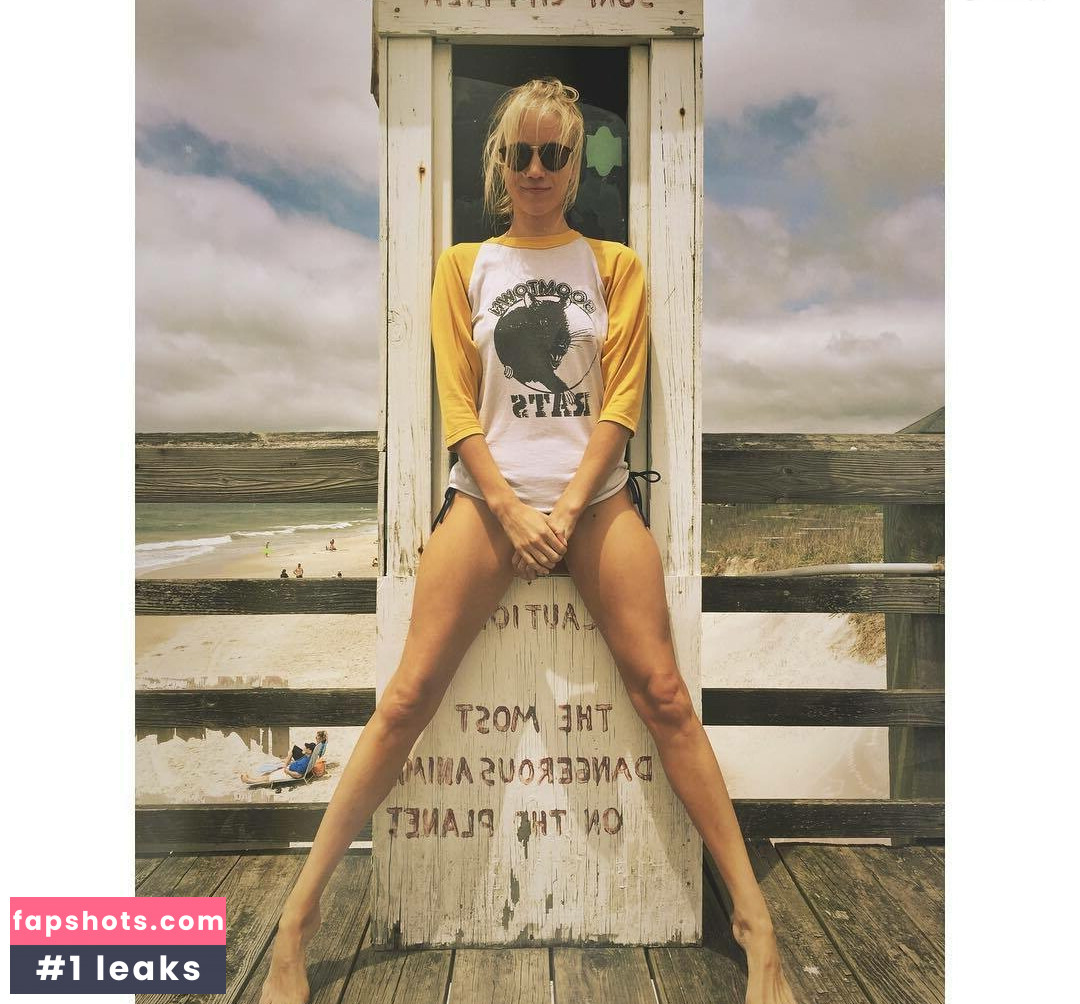 Jessy Schram gallery photo #9