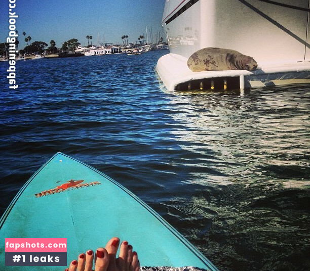 Jessy Schram gallery photo #10