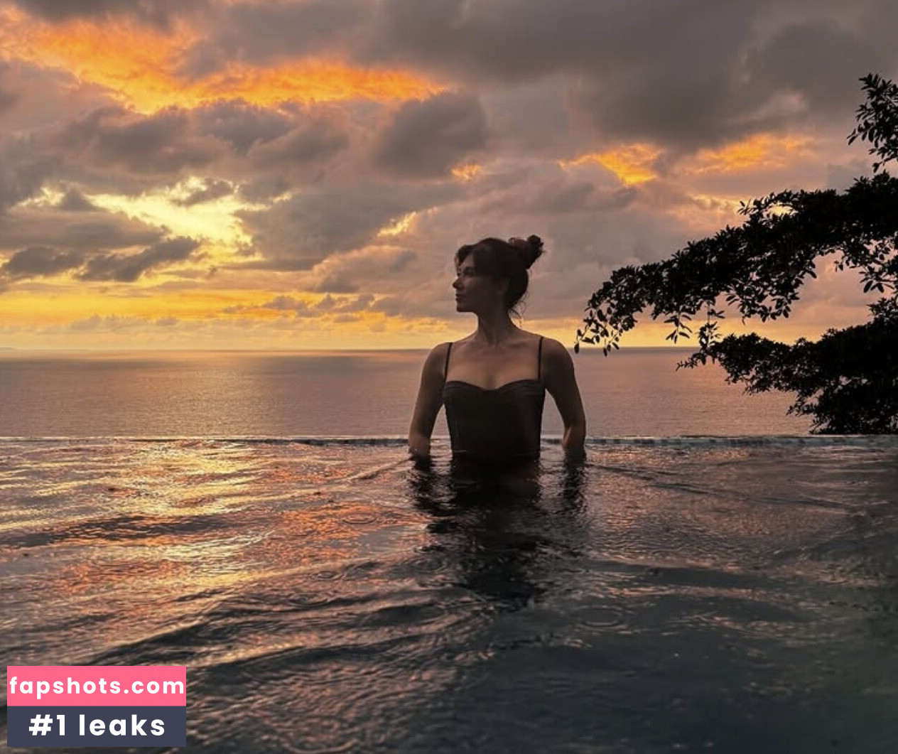 Jewel Staite gallery photo #14