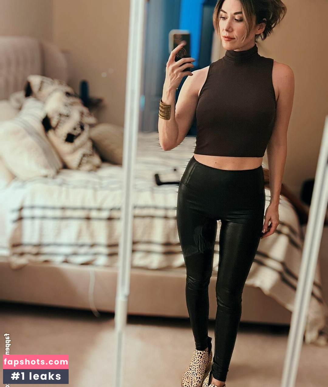 Jewel Staite gallery photo #50