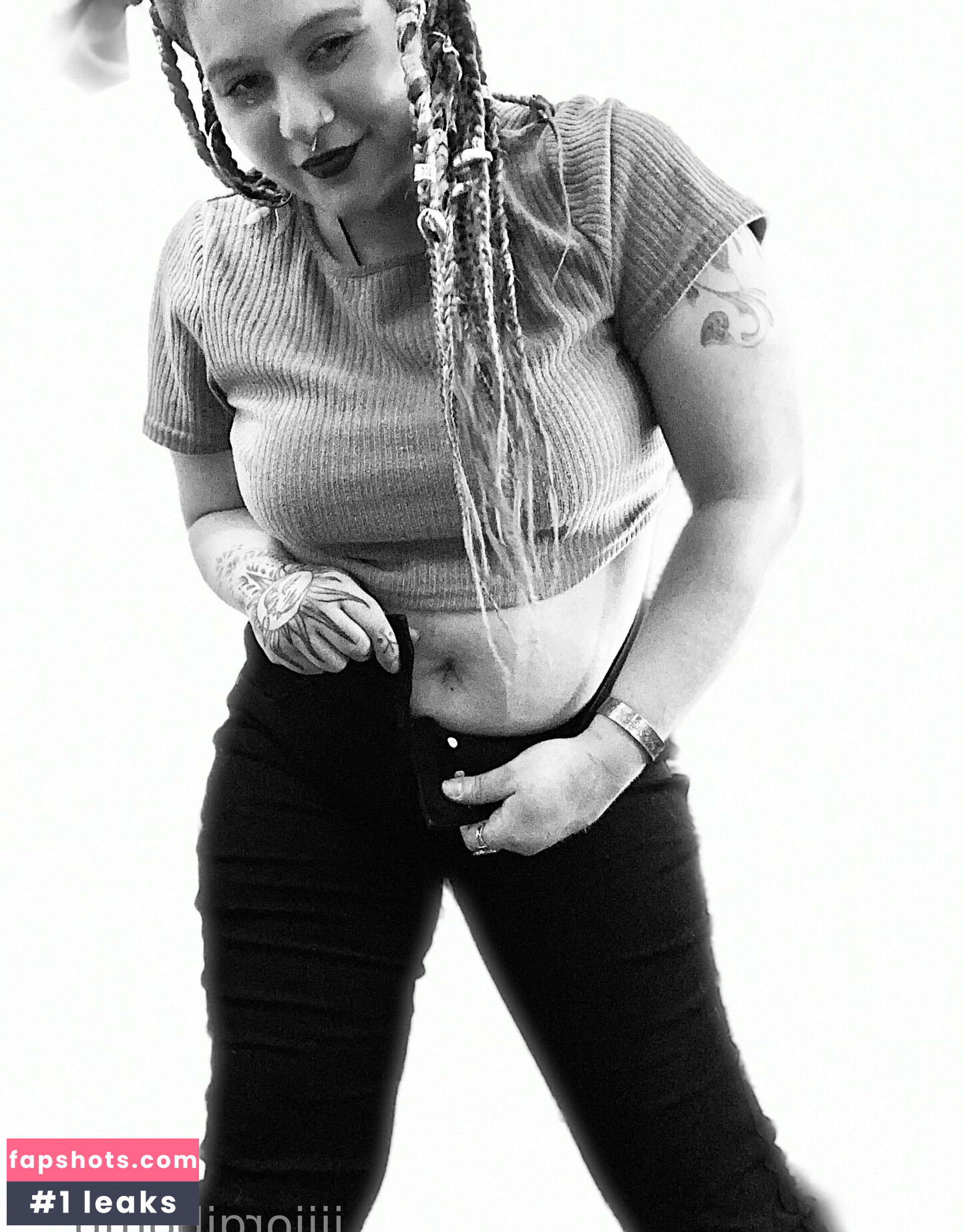 jijiorgibomb nude babe gallery