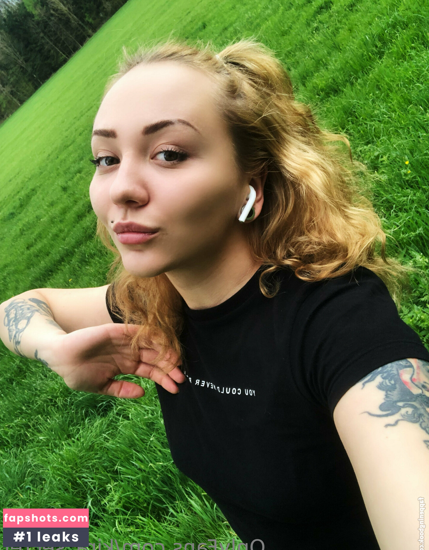 jinx_roses gallery photo #30