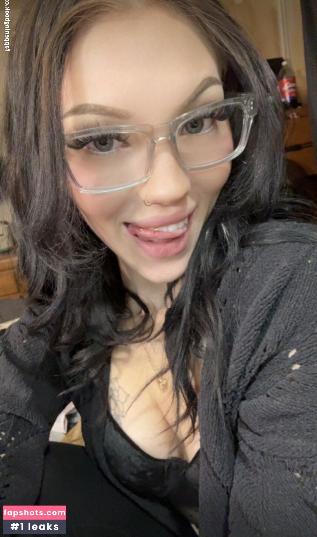 Joanie gallery photo #10