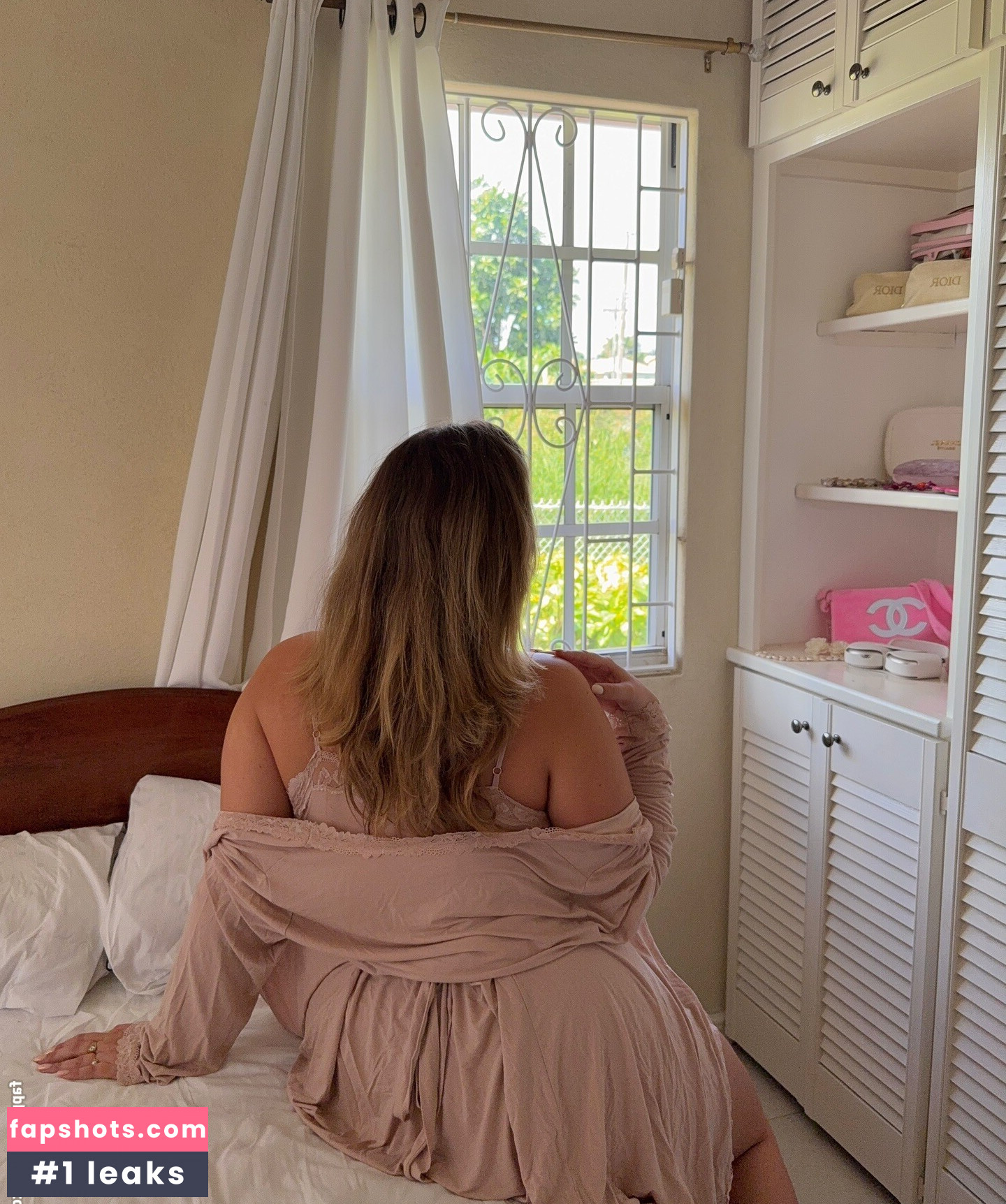 Joann Van Den Herik gallery photo #15