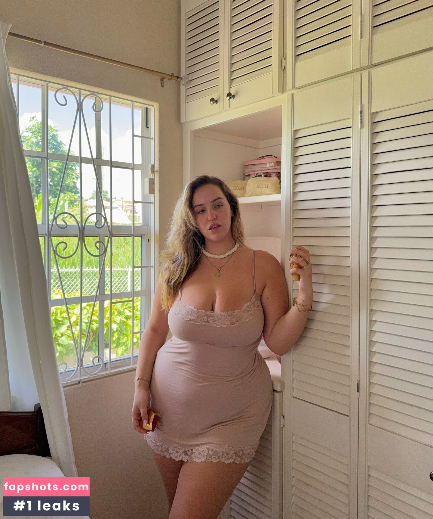 Joann Van Den Herik gallery photo #8