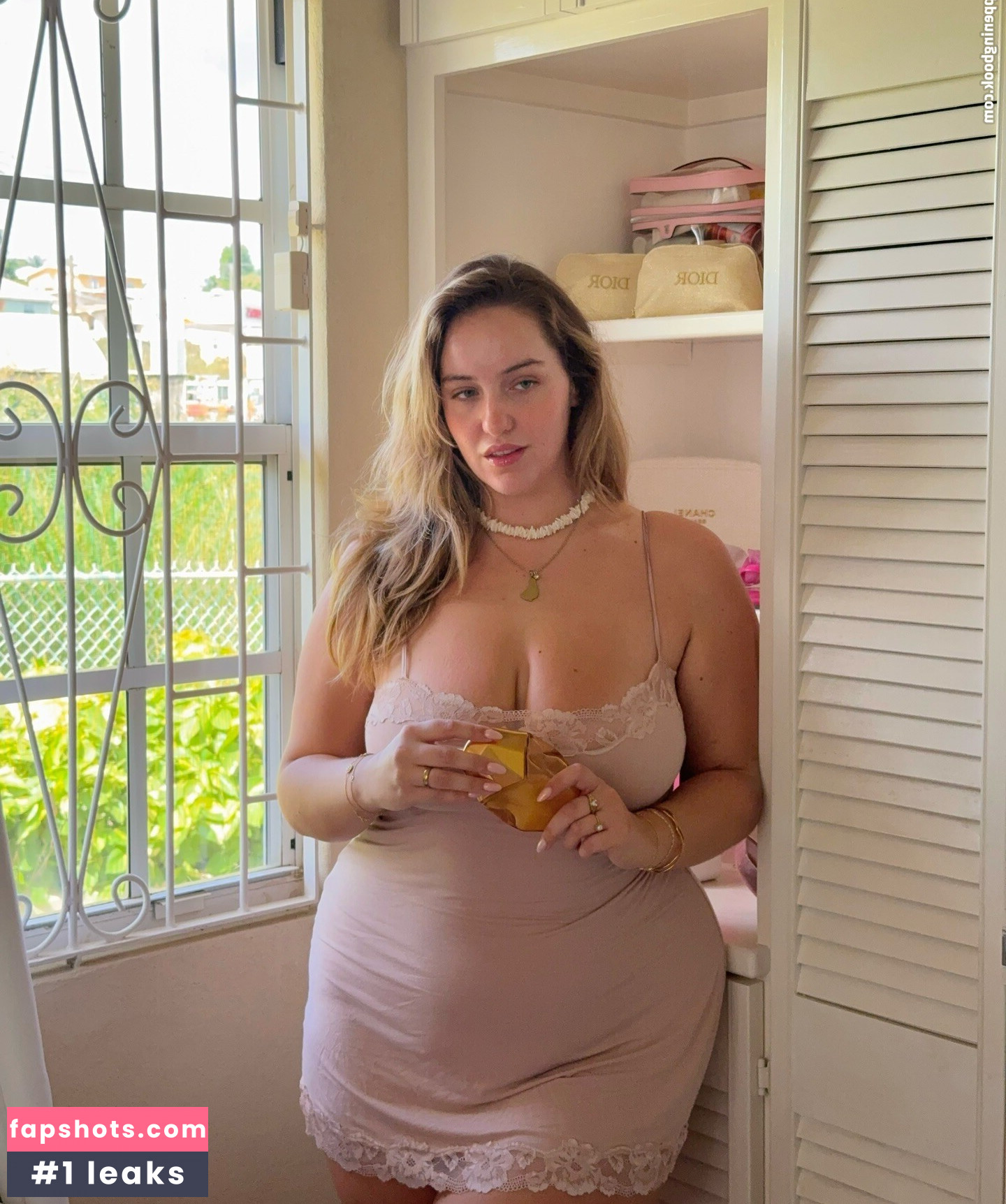 Joann Van Den Herik gallery photo #10