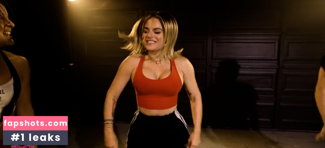 Joanna Jojo Levesque gallery photo #28