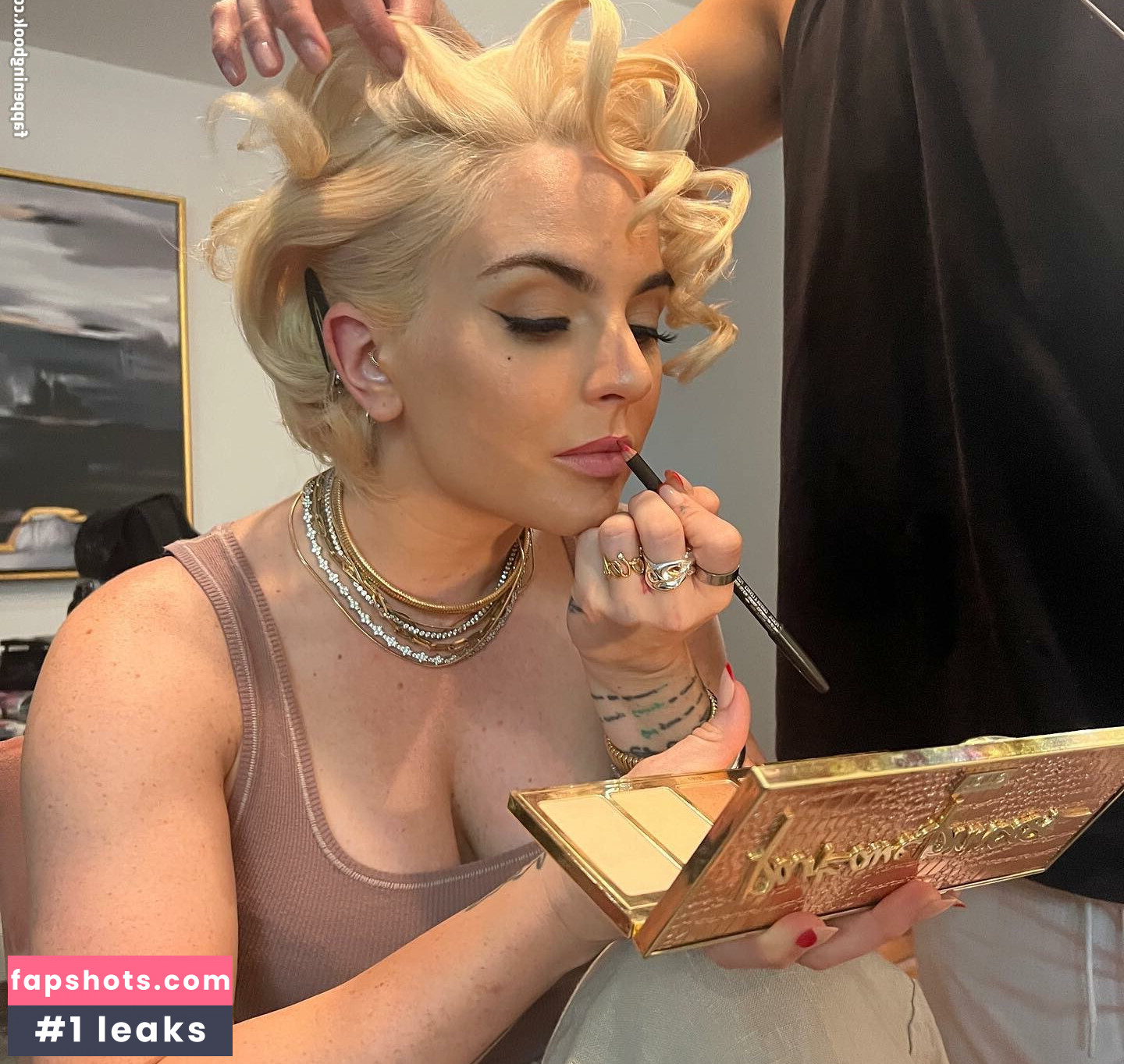 Joanna Jojo Levesque gallery photo #38