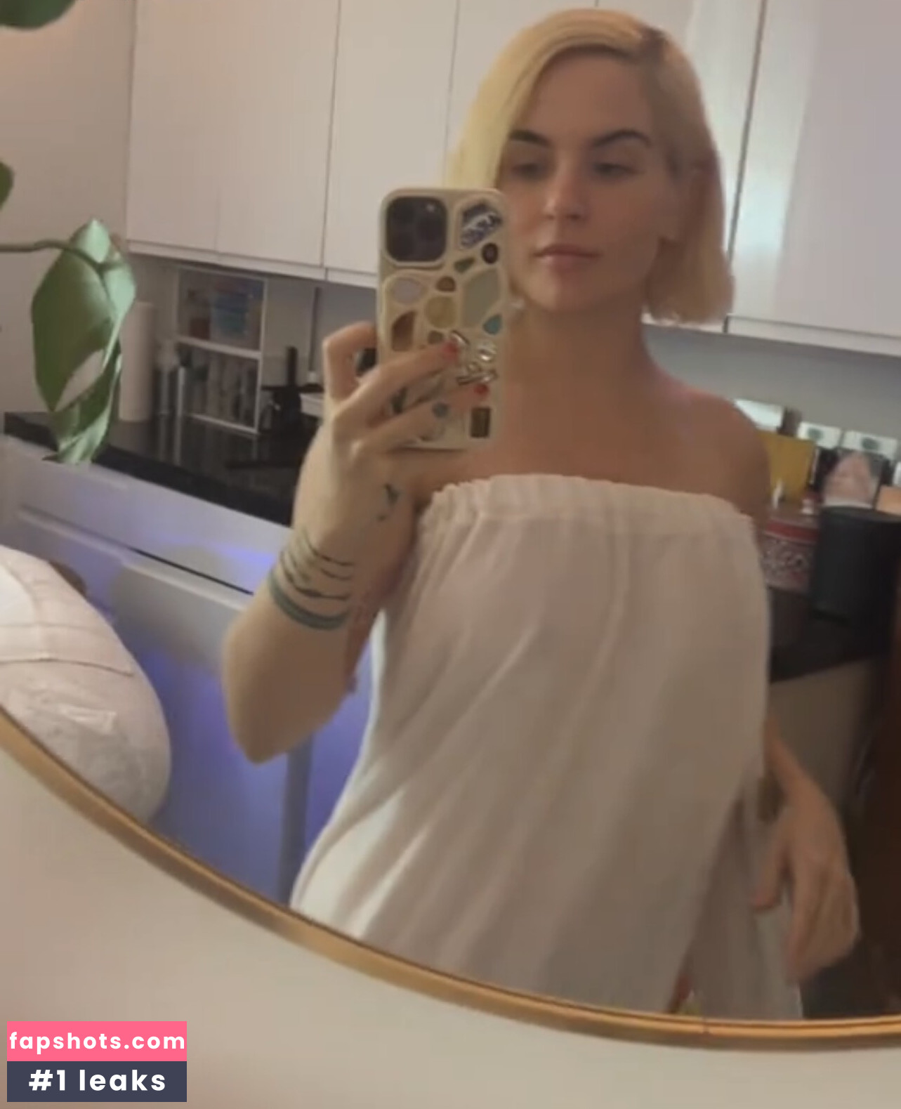 Joanna Jojo Levesque gallery photo #56