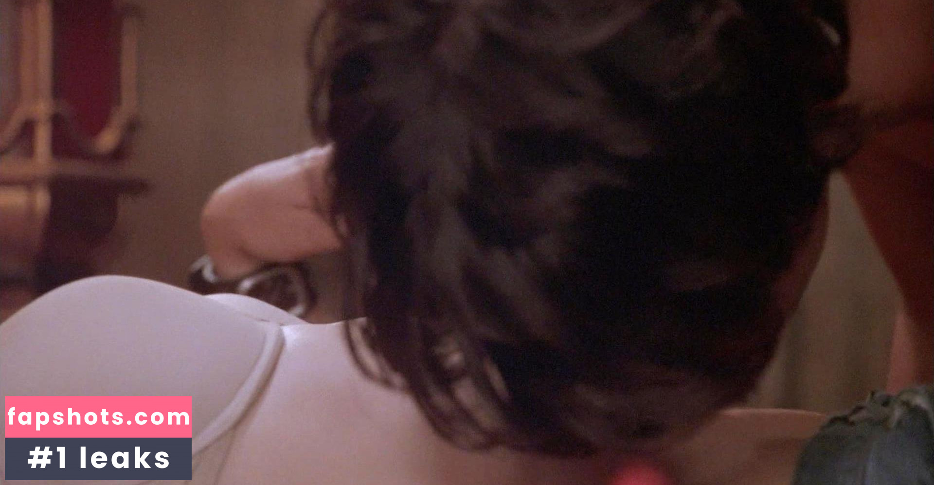 Joanne Kelly nude babe gallery