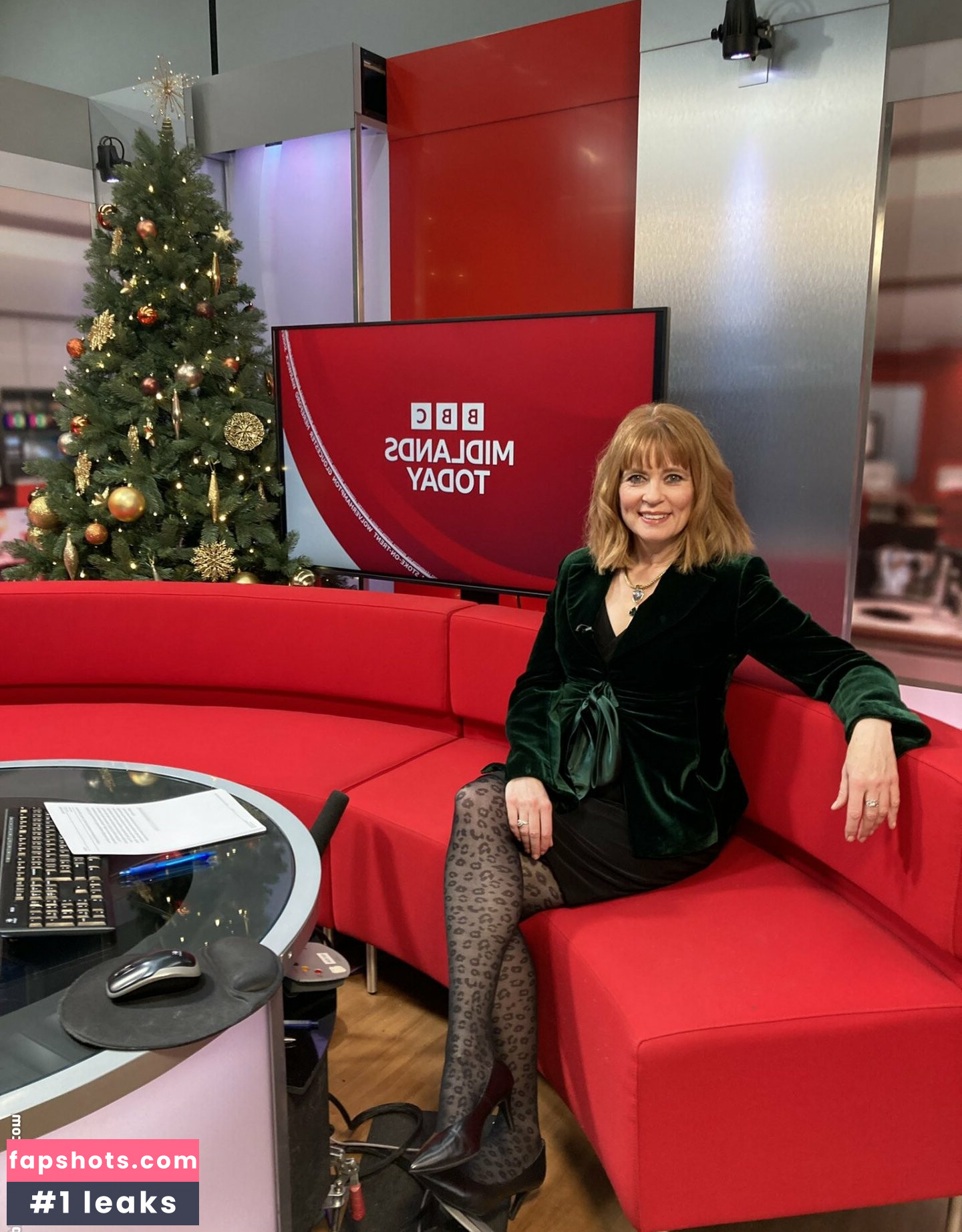 Joanne Malin nude babe gallery