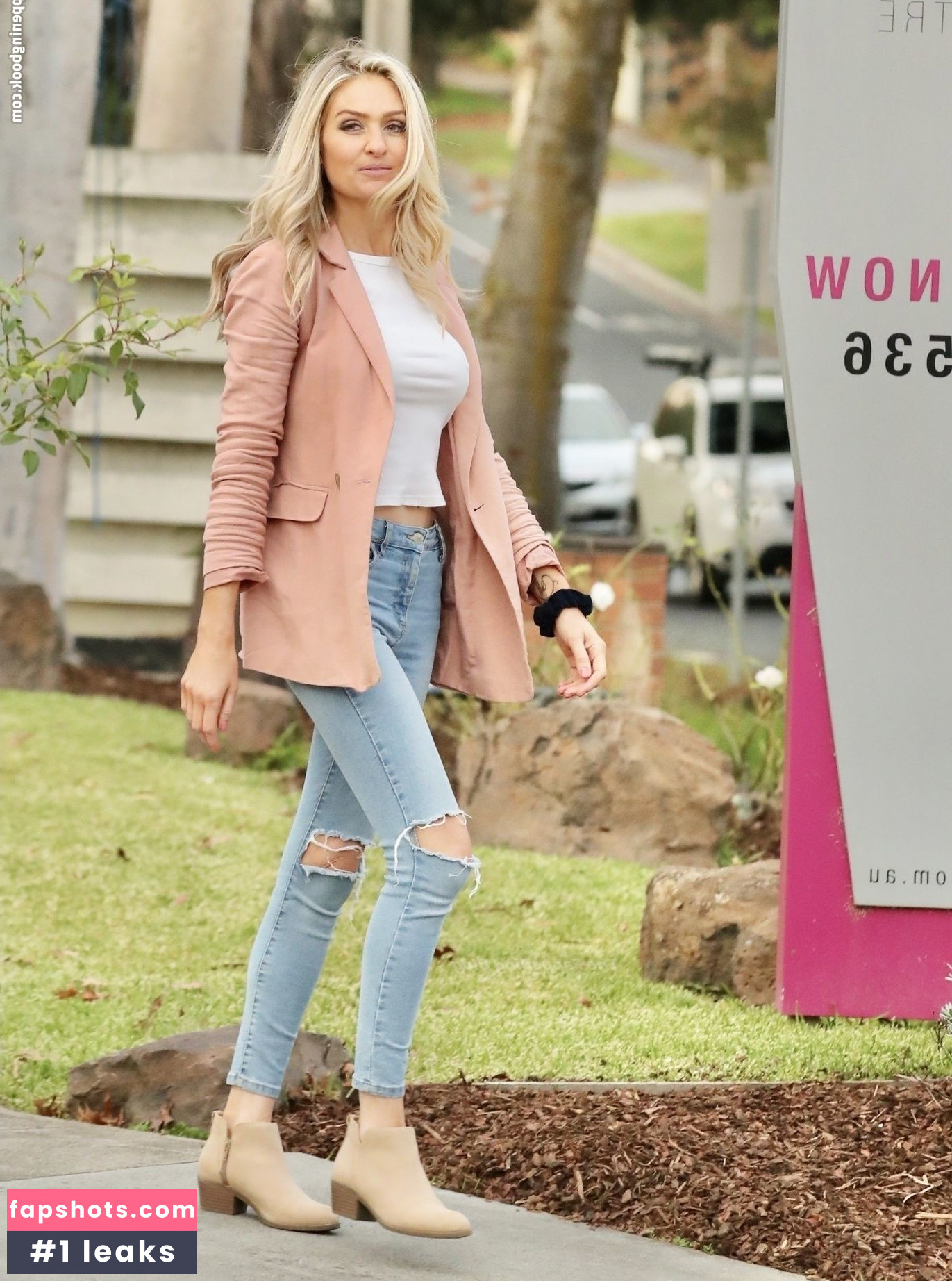 Joanne Todd nude babe gallery