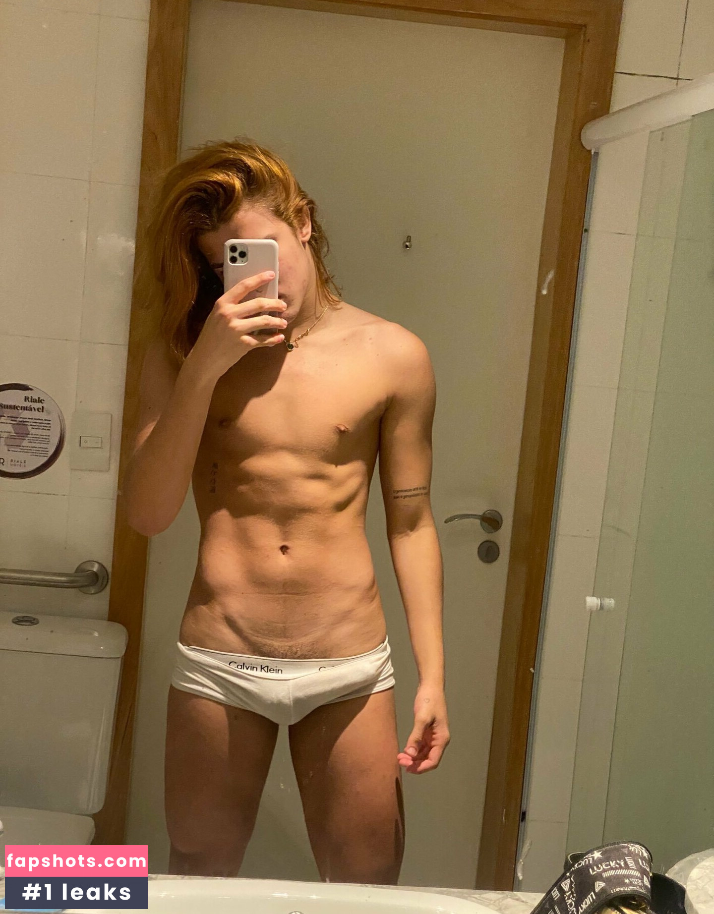 Joaoheenry nude babe gallery