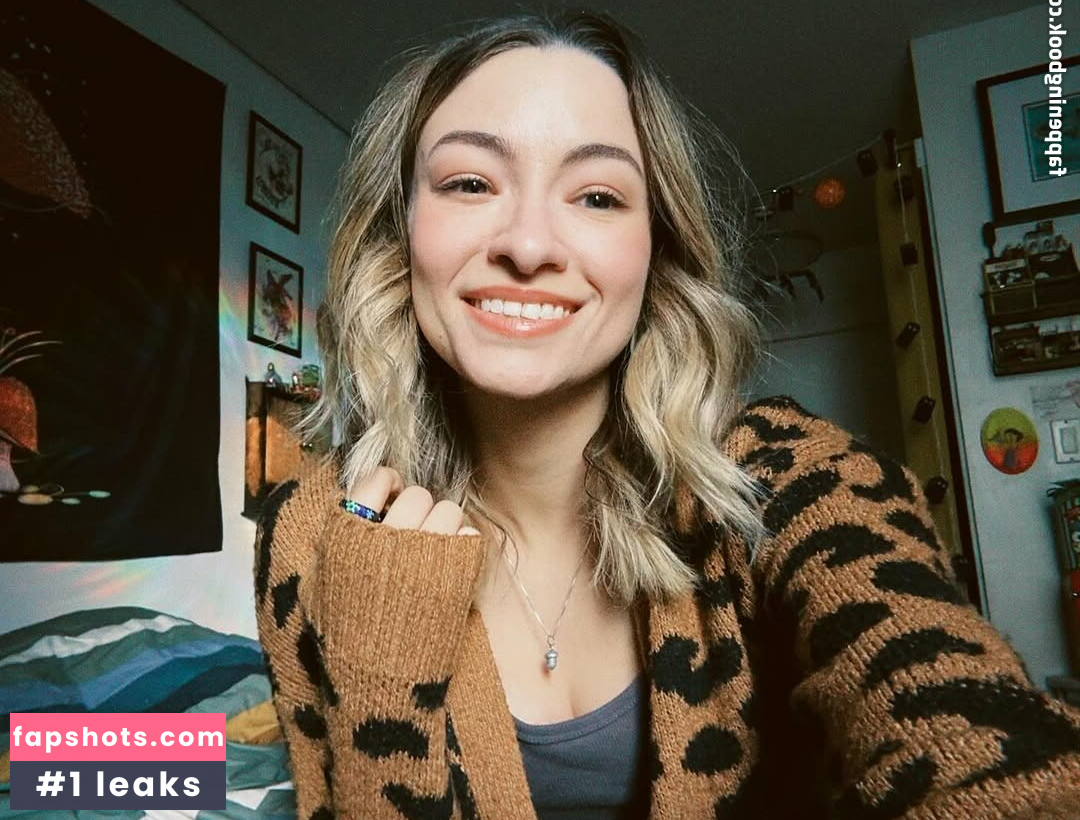 Jodelle Ferland gallery photo #2