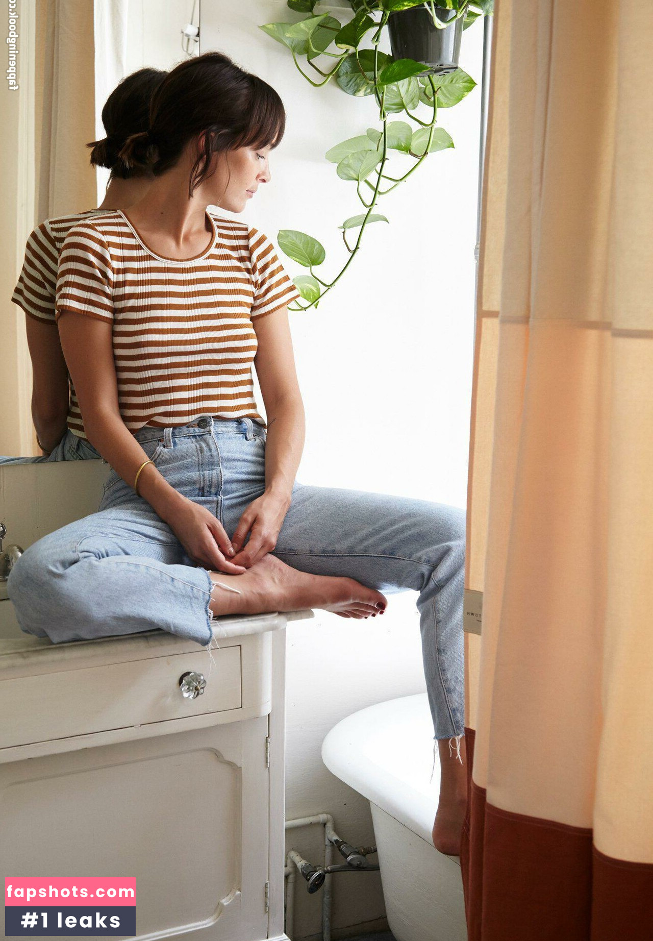 Jodi Balfour Nude Leaks OnlyFans Photos #7 - LeakJerk