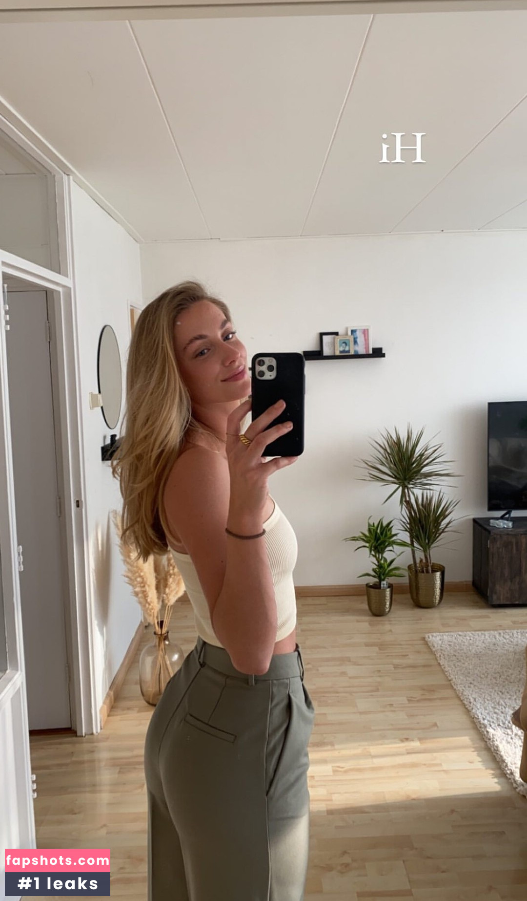 Joelle Denice gallery photo #5