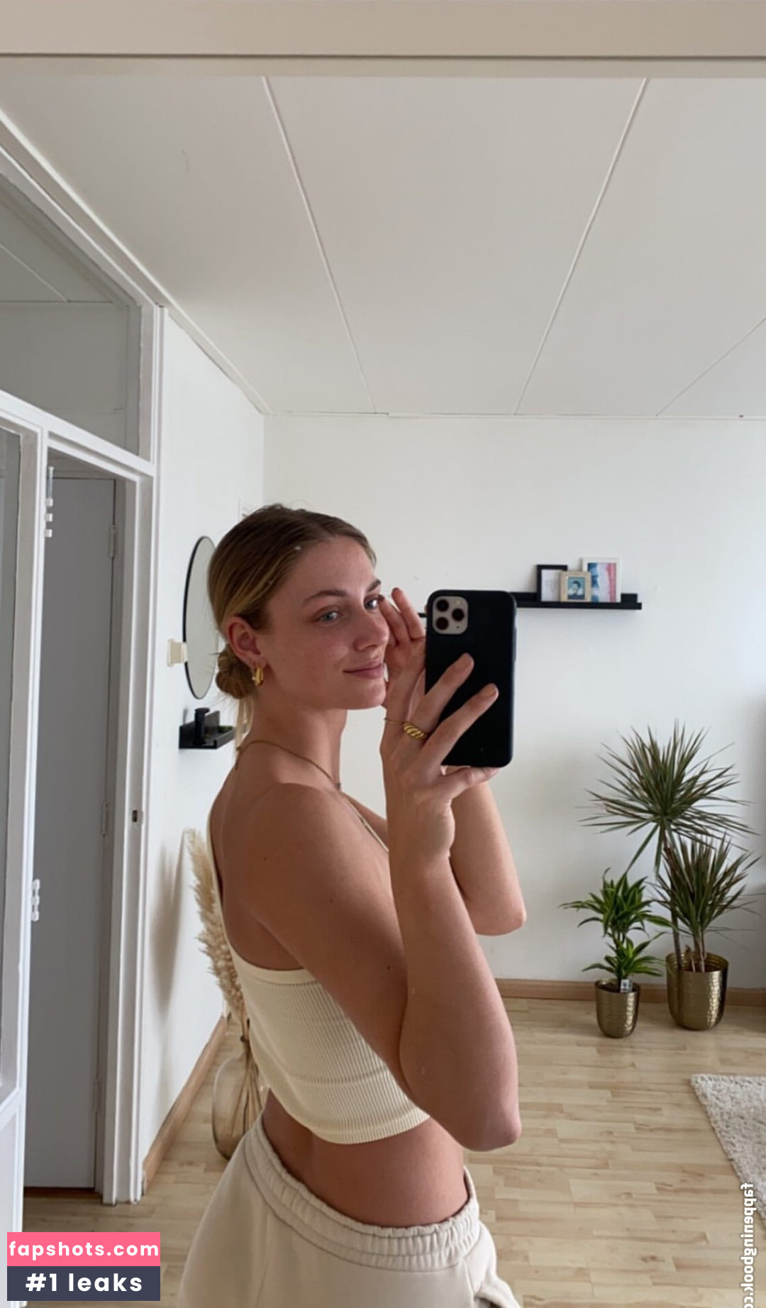 Joelle Denice gallery photo #6