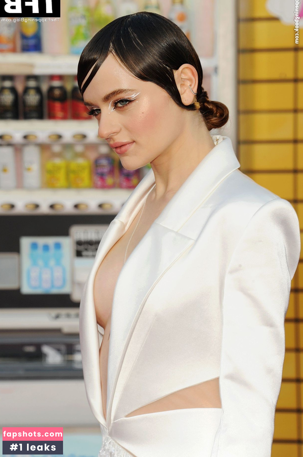 Joey King gallery photo #1096