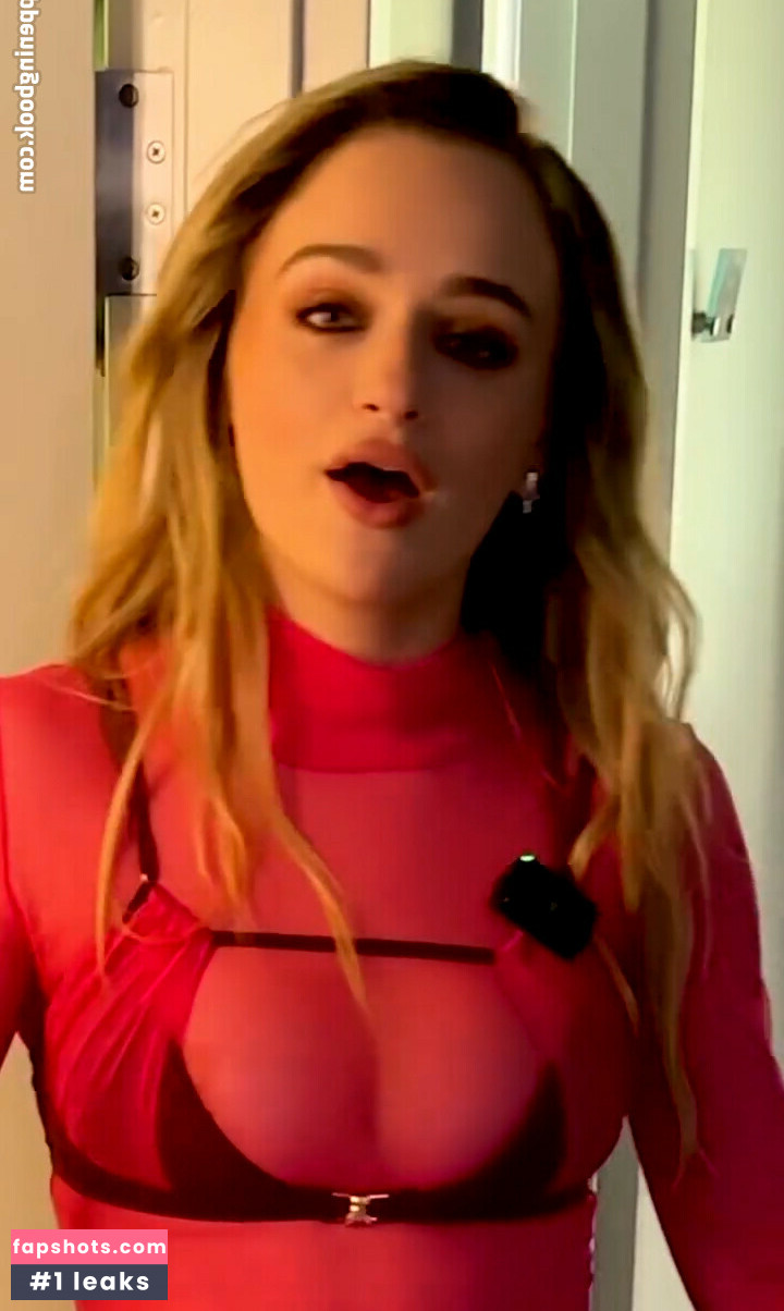 Joey King gallery photo #209