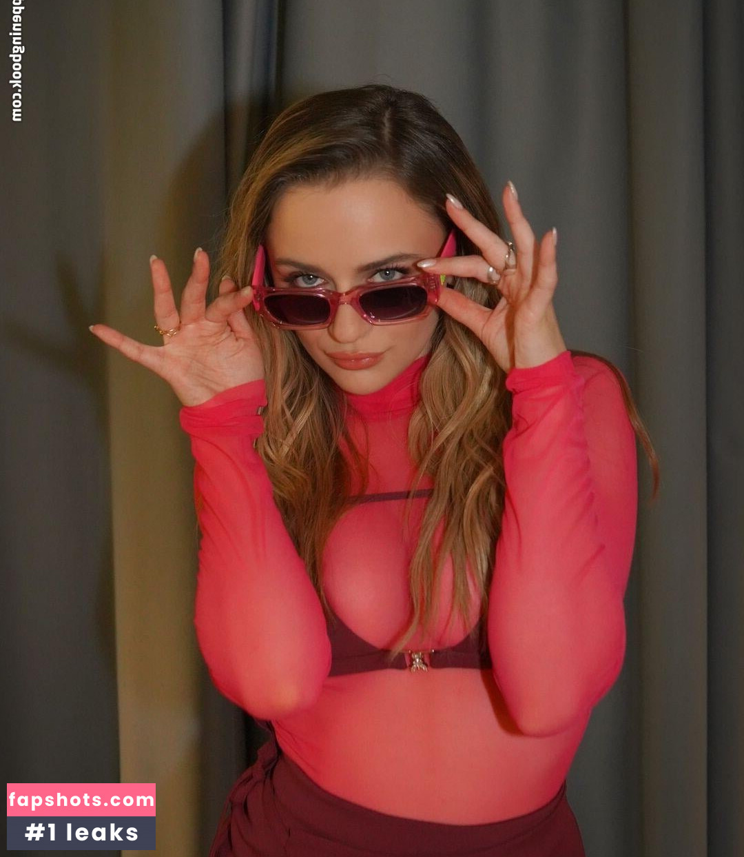 Joey King gallery photo #228