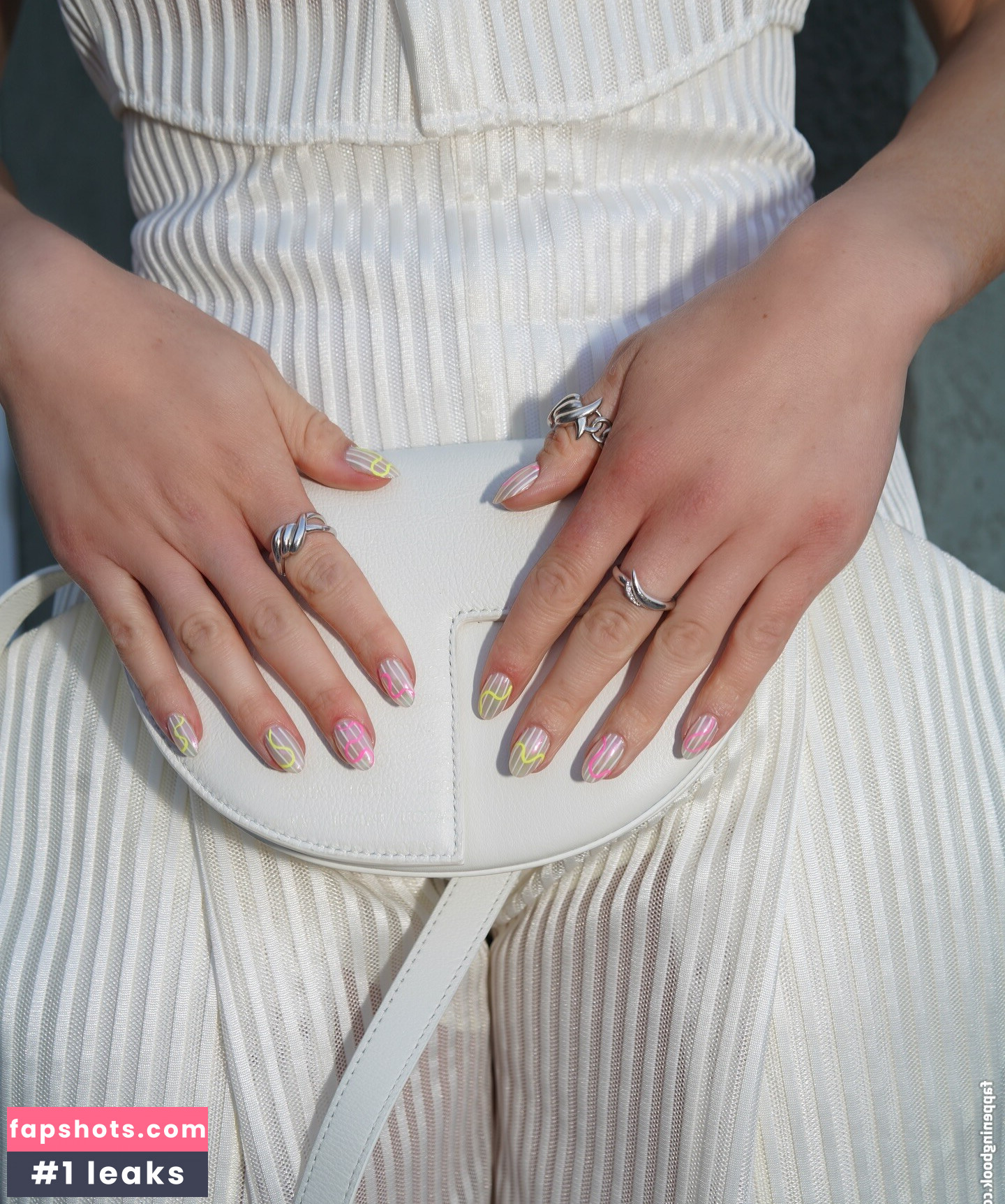 Joey King gallery photo #338