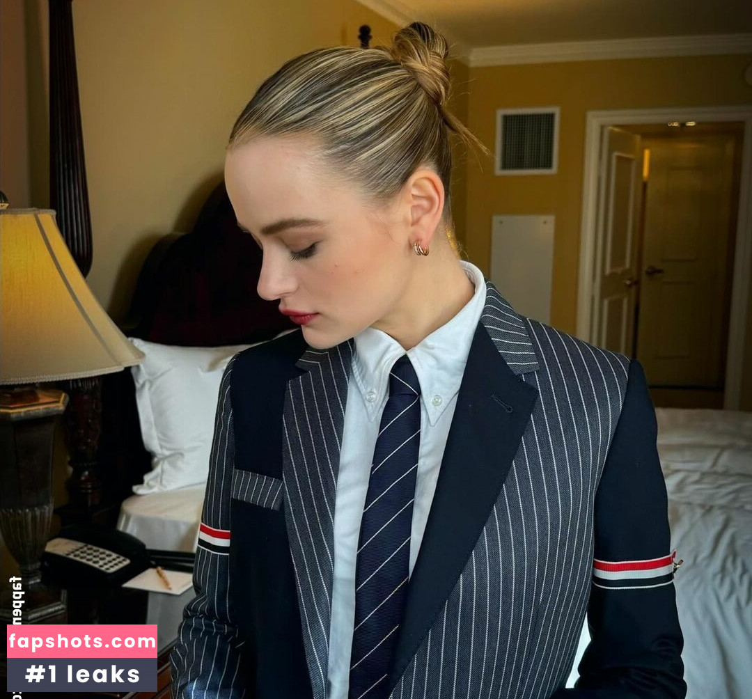 Joey King gallery photo #619