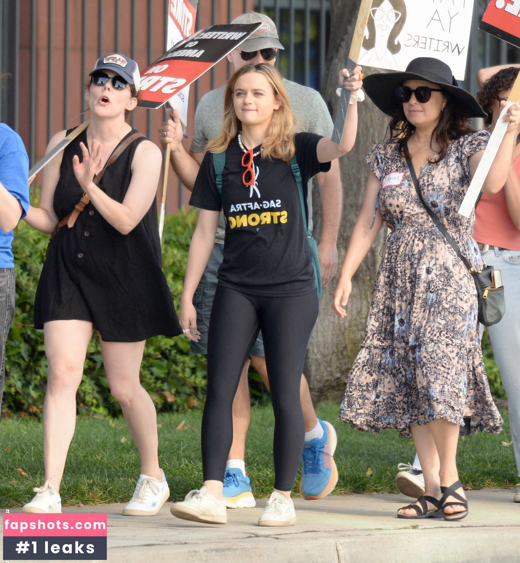 Joey King gallery photo #660