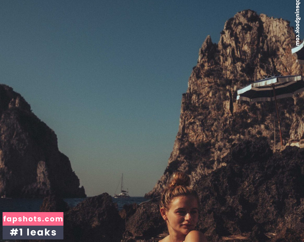 Joey King gallery photo #792