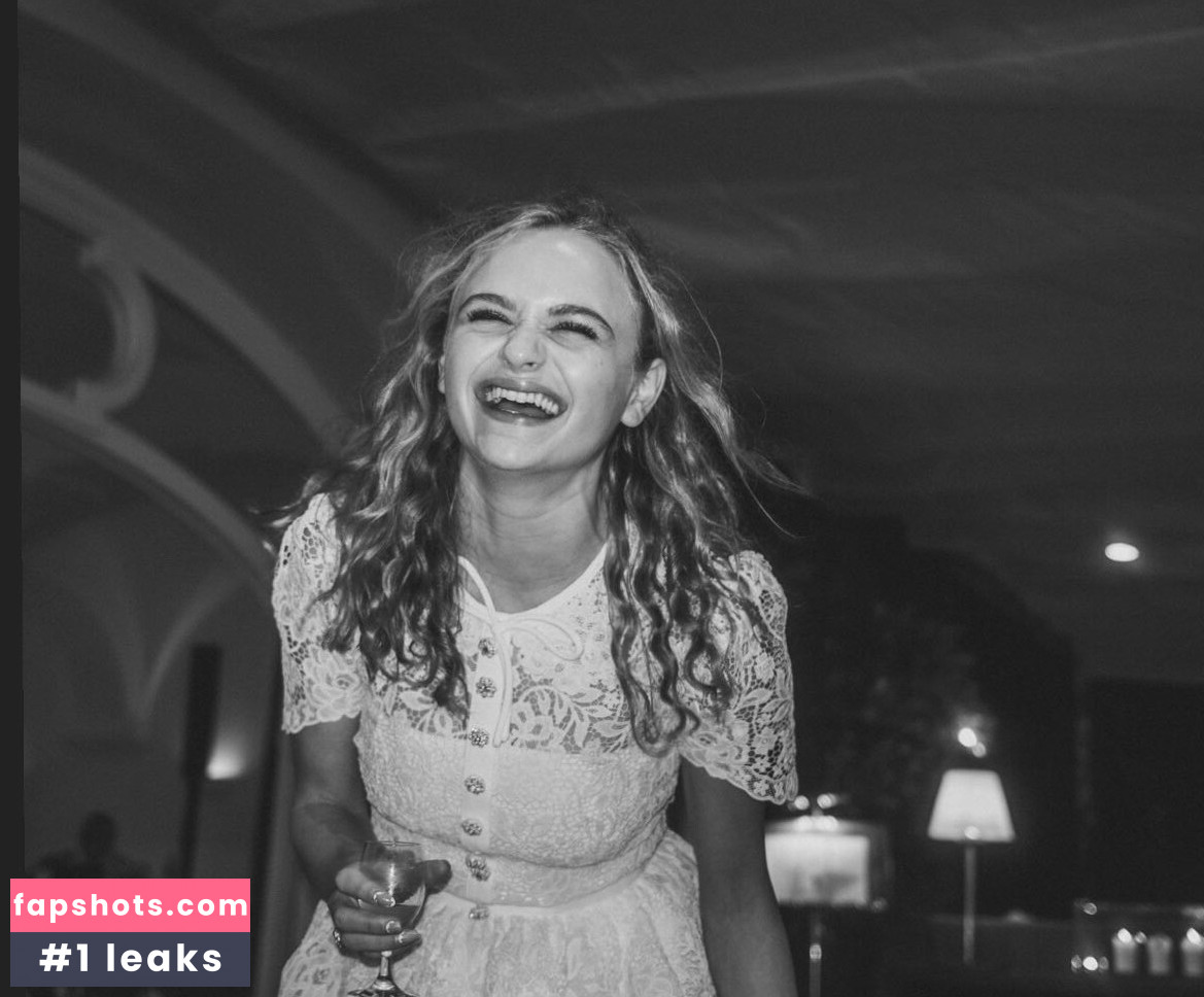 Joey King gallery photo #797