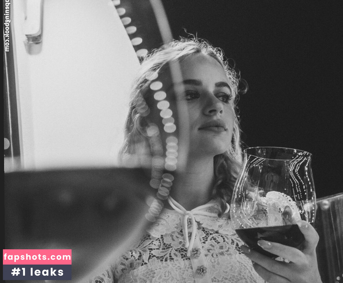 Joey King gallery photo #802