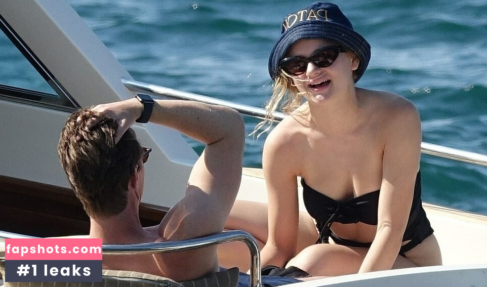 Joey King gallery photo #862