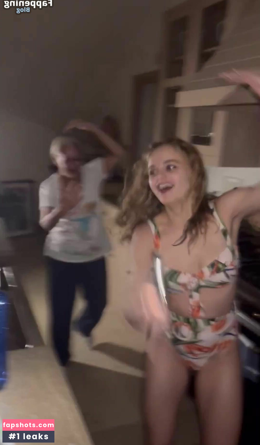 Joey King gallery photo #889