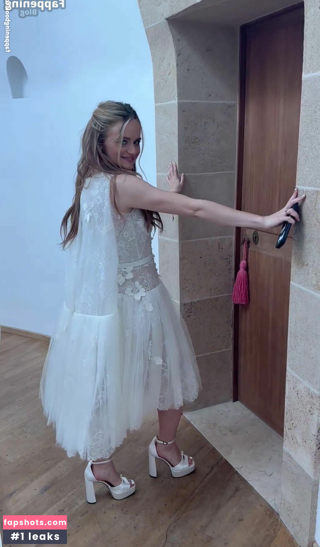 Joey King gallery photo #891