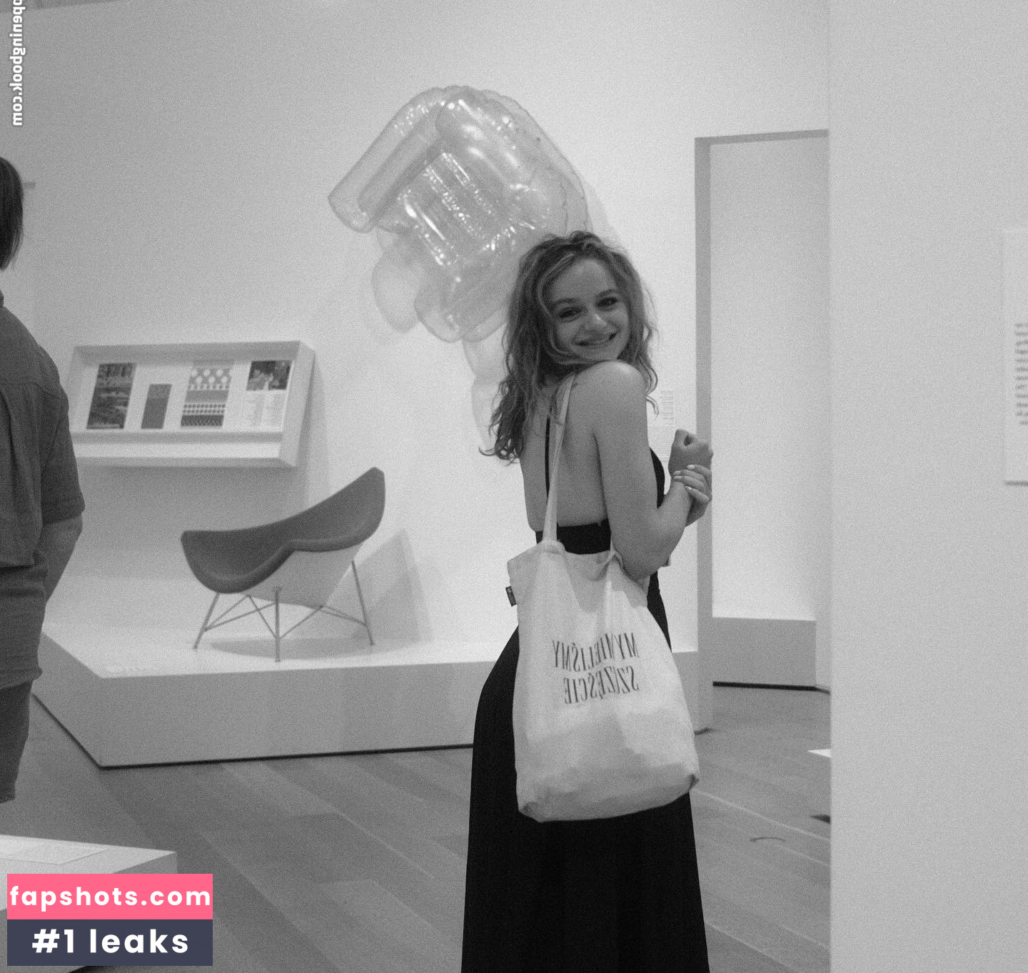 Joey King gallery photo #984