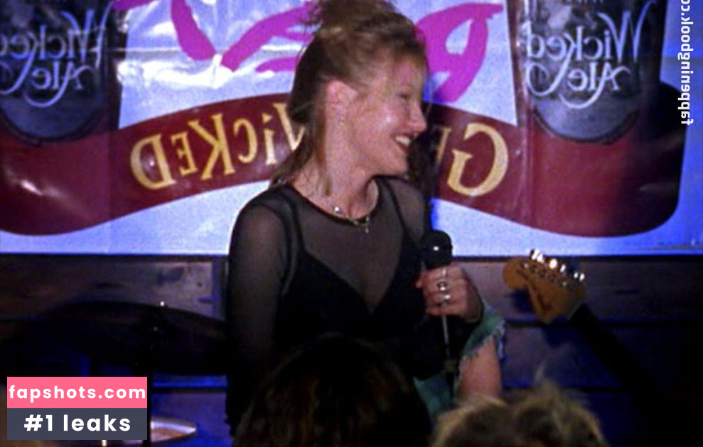 Joey Lauren Adams gallery photo #31